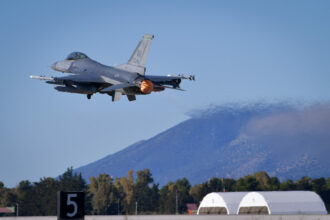 amenintarile iranului par sa dea roade americanii si au retras avioanele cisterna din bulgaria 6a89ef78616cf