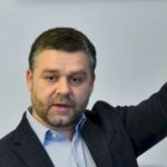 ce l tine pe ciucu departe de inspectia pe strazile din bucuresti o ticaloasa entorsa capatata la baschet dar se face dumnealui bine 6a8aecf37a1e9
