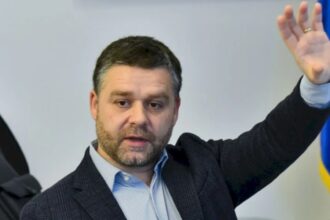 ce l tine pe ciucu departe de inspectia pe strazile din bucuresti o ticaloasa entorsa capatata la baschet dar se face dumnealui bine 6a8aecf37a1e9