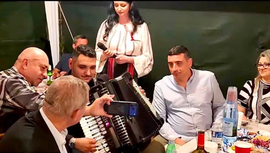 cocalarul simion la o petrecere cu lautari in sua la masa cu constantin ilinescu acuzat in dosarul mineriadei ca impreuna cu miron cozma a organizat deplasarea la bucuresti a minerilor din valea ji 6a8d4dfc0f7a5