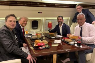cutii peste cutii de la mcdonalds ce mananca trump in avion si de ce refuza restaurantele locale 6a809d84a76ae