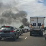 foto incendiu pe autostrada a2 la kilometrul 88 o masina a luat foc pe banda de urgenta traficul spre bucuresti e oprit pe ambele benzi 6a85b52fe3ad4