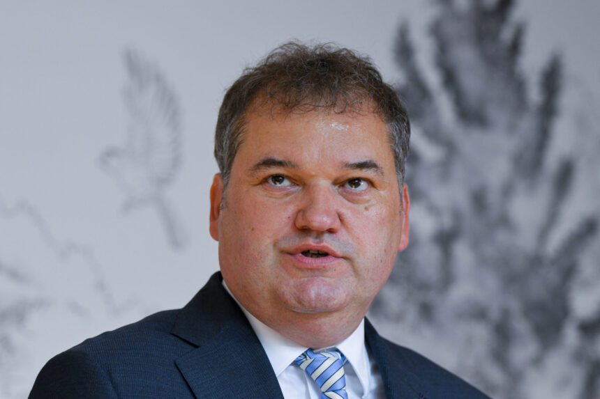 ministrul cseke attila face precizari despre consilierii locali si judeteni angajati in institutiile publice nu exista incompatibilitate 6a8dca44ee923