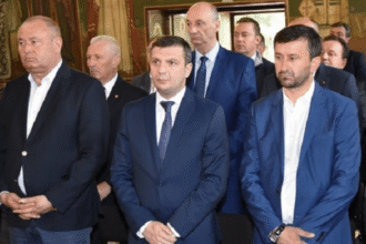 noi vrem asfalt protest al locuitorilor din mai multe localitati din caras severin spun ca s au saturat de drumul cu gropi 6a8be5297e047