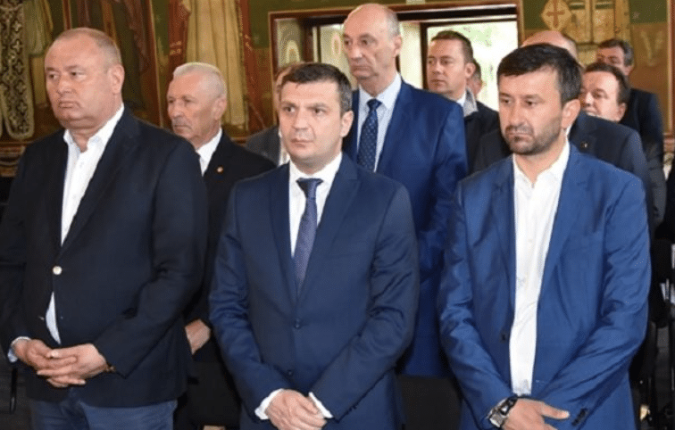 noi vrem asfalt protest al locuitorilor din mai multe localitati din caras severin spun ca s au saturat de drumul cu gropi 6a8be5297e047
