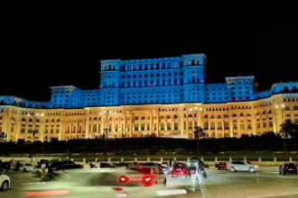 palatul parlamentului va fi iluminat in culorile ucrainei romania marcheaza ziua independentei ucrainei 6a883dfd20ae7
