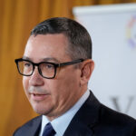 ponta atac dur la miruta omul e foarte prost pe vremuri te impuscau pentru asta 6a8d91e9cb9c1