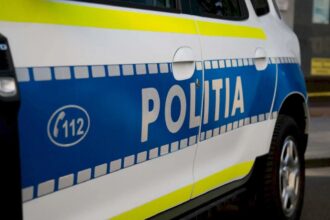 pusti de 17 ani pe motocicleta fara placute urmarit de politisti prin sectorul 2 a refuzat sa opreasca si a acrosat o alta masina de politie 6a8b17246fb2e