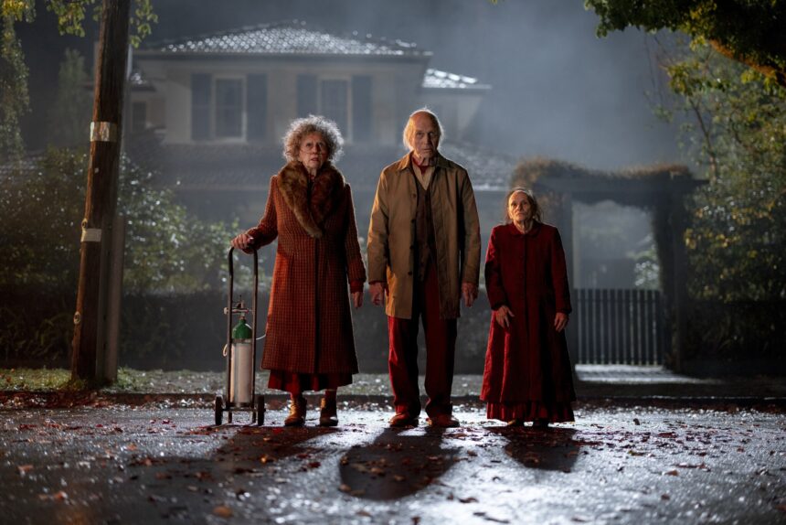 raul gaseste o cale de evadare in insidious out of the further 6a86a418a4f18