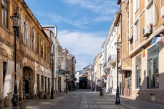 reguli noi in centrul vechi comerciantii care abandoneaza gunoi risca retragerea avizului pentru terasa amenzile ajung pana la 10 000 de lei 6a8714956a656