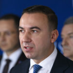 sa iasa din palatul victoria bogdan ivan il provoaca pe bolojan sa mearga in fabrici 6a8187de6cdfb