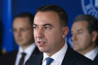 sa iasa din palatul victoria bogdan ivan il provoaca pe bolojan sa mearga in fabrici 6a8187de6cdfb