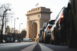 semafoarele din aproape 35 de intersectii din bucuresti nu functioneaza traficul este dirijat de politisti sofer cozi mari la arcul de triumf 6a8c3eaf85d19