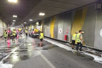 trafic inchis in pasajul unirii doua nopti la rand se face curatenie in tunel 6a85ed44754f2